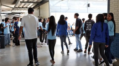 Incentivo-matrícula no valor de R$ 200 é creditado em conta da Caixa (Foto: ANTÔNIO CRUZ/AGÊNCIA BRASIL)