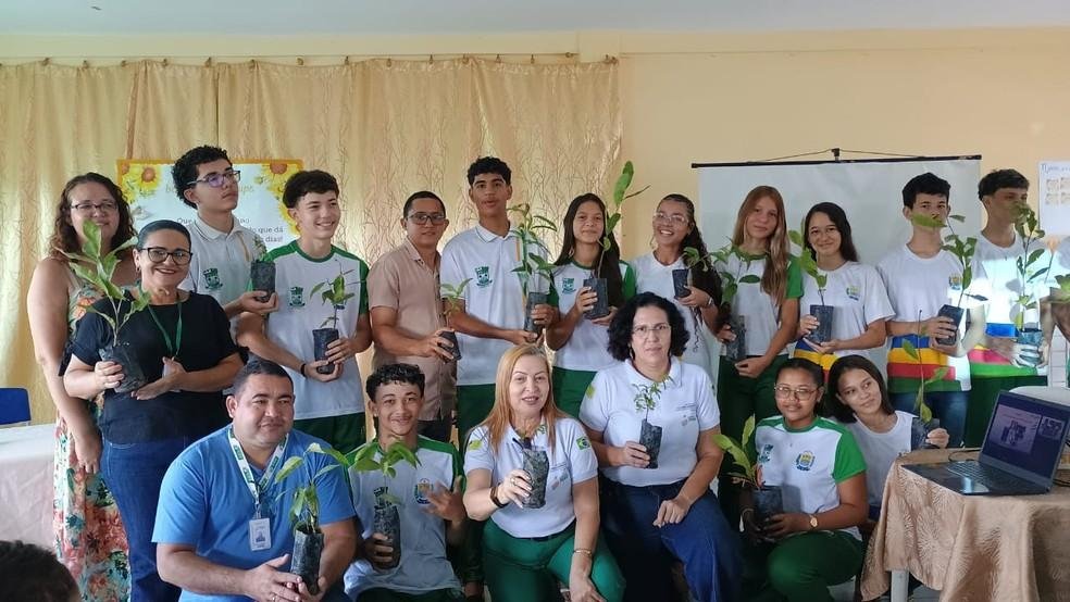 Iniciativa mobilizou 608 estudantes e 111 servidores.