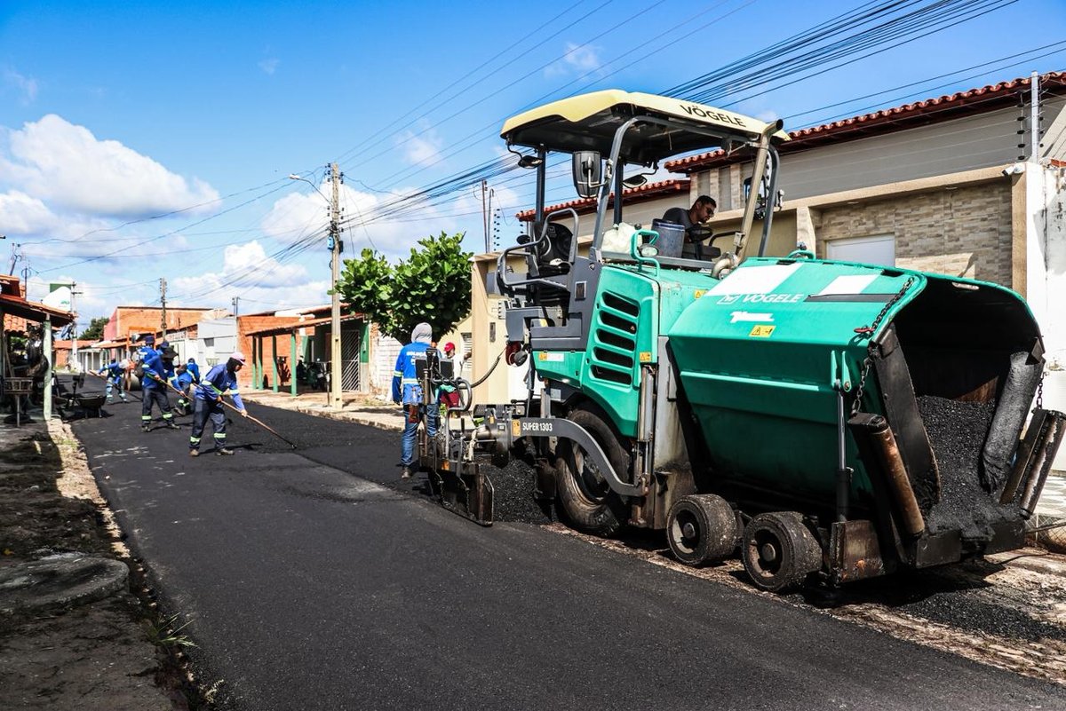 Nova etapa de asfaltamento avança em Água Branca