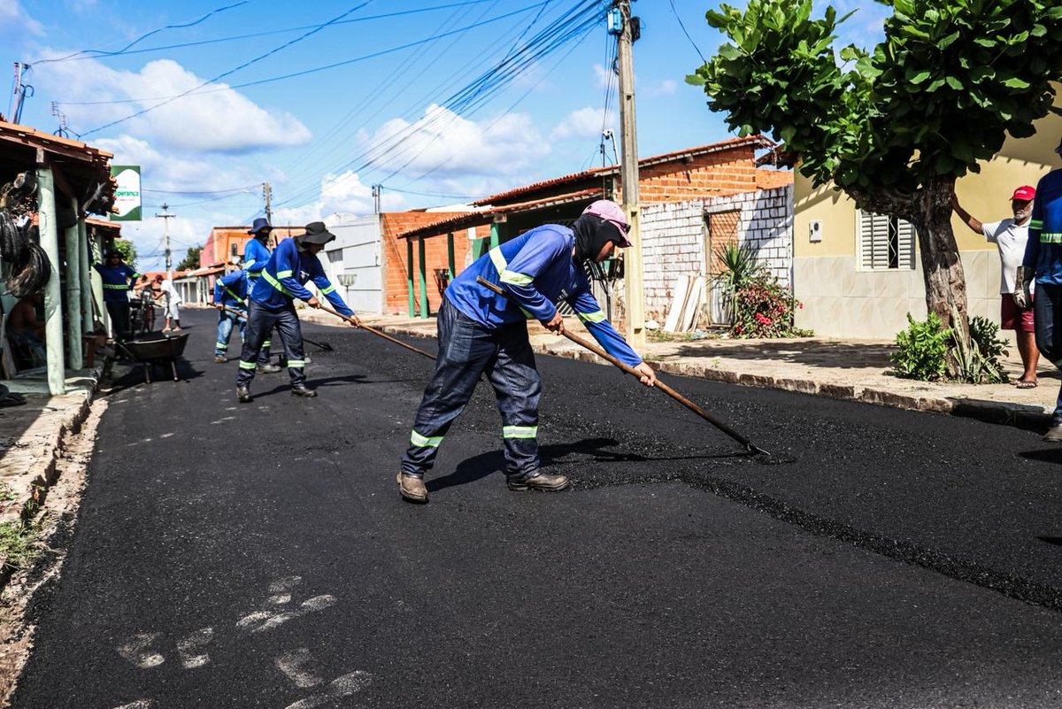 Nova etapa de asfaltamento avança em Água Branca
