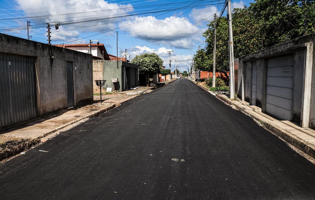 Nova etapa de asfaltamento avança em Água Branca