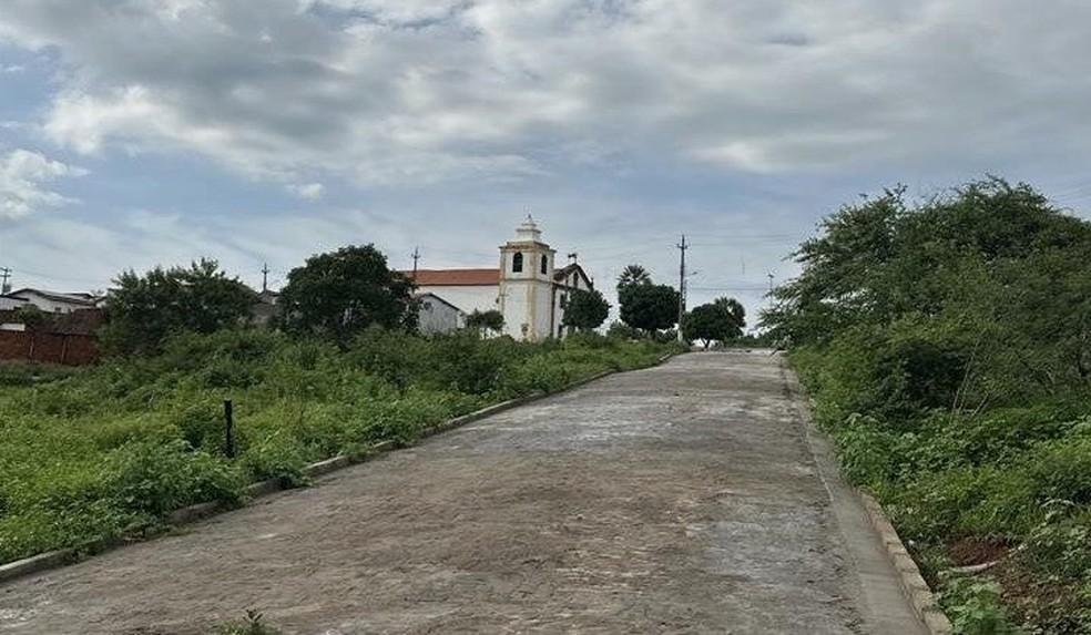 Pavimentação de vias urbanas de Oeiras.