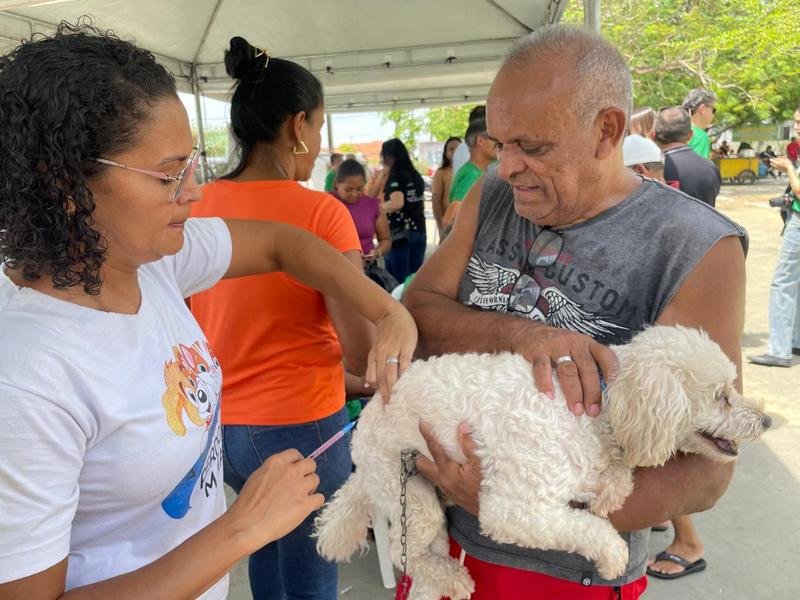 A Fundação Municipal de Saúde (FMS), por meio da Gerência de Zoonoses, realiza neste sábado, 25 de abril, a campanha de vacinação contra a raiva