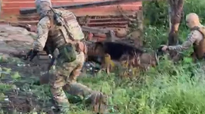 A operação resultou na prisão de quatro pessoas e na apreensão de entorpecentes e balanças de precisão. (Foto: Reprodução/SSPI)