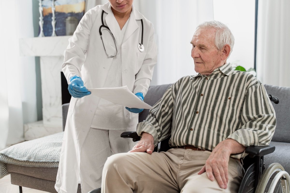 Acompanhamento médico regular, mesmo na ausência