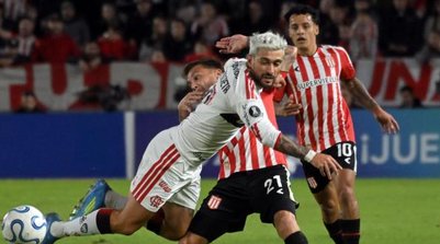 Flamengo empata com Estudiantes e perde Arrascaeta por lesão em jogo tenso (Foto: NACHO AMICONI/AGÊNCIA O DIA/AGÊNCIA O DIA/ESTADÃO CONTEÚDO)
