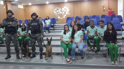 Grupamento de Operações com Cães palestra em escolas (Foto: (Foto: Ascom GCM))
