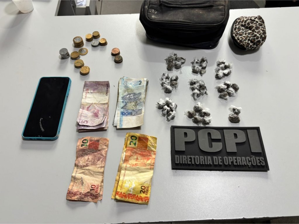 O homem foi autuado em flagrante por tráfico de drogas e será reconduzido ao sistema prisional para dar continuidade ao cumprimento da pena.
