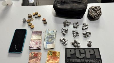 O homem foi autuado em flagrante por tráfico de drogas e será reconduzido ao sistema prisional para dar continuidade ao cumprimento da pena. (Foto: Reprodução/SSPI)