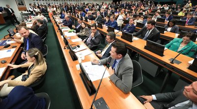 PL e PSDB pediram vista de proposta que reduz jornada de trabalho (Foto: LULA MARQUES/ AGÊNCIA BRASIL)