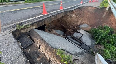 Trecho da BR-343 é interditado totalmente após pista ceder no Norte do Piauí (Foto: Divulgação/PRF)