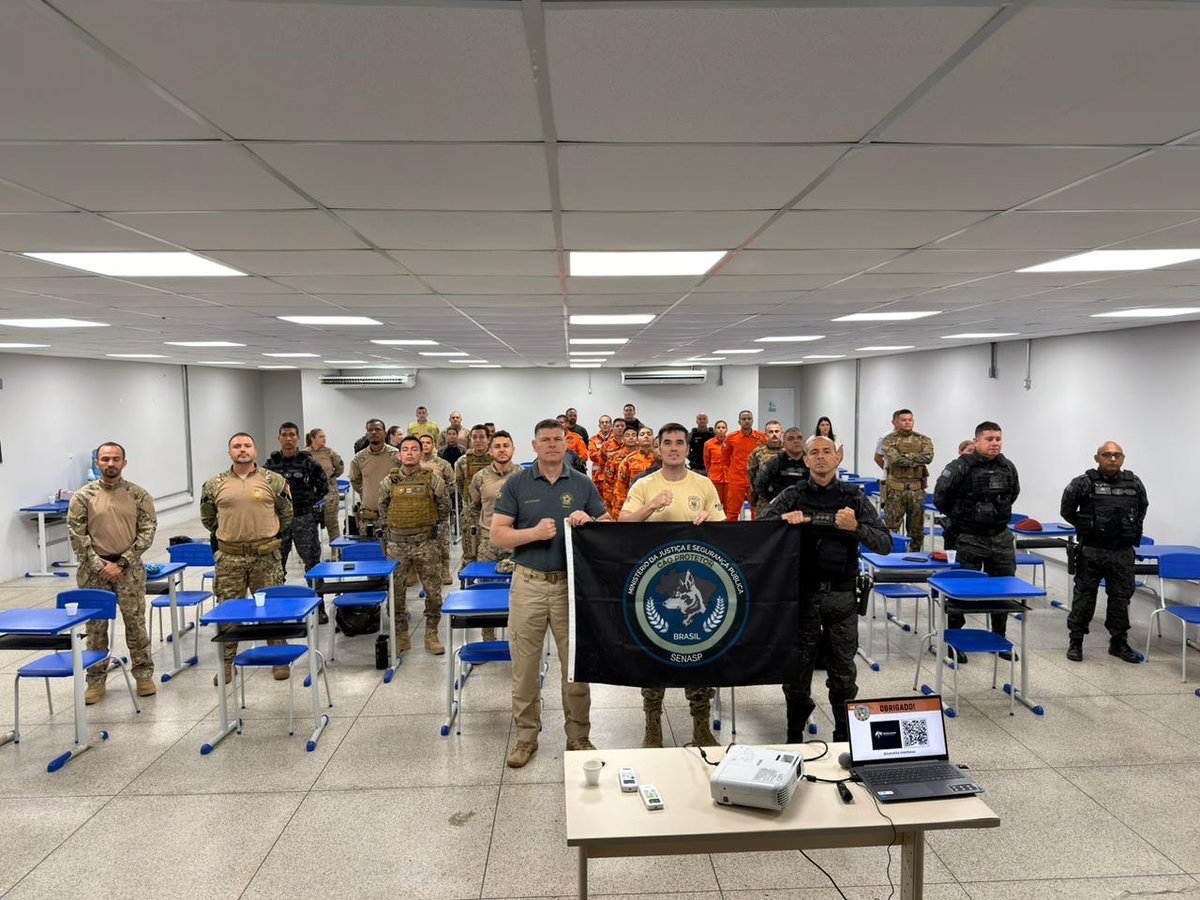 A iniciativa capacita profissionais que integram o Sistema Único de Segurança Pública para atuação técnica e padronizada na formação, manejo e condução de cães de busca por odor específico.