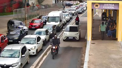 A STRANS orienta que os condutores observem os prazos estabelecidos e realizem o procedimento com antecedência, a fim de evitar a suspensão da permissão. (Foto: (Foto: CCO Teresina))