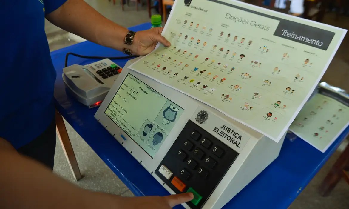 Atendimento pode ser feito nos cartórios eleitorais ou no site do TSE