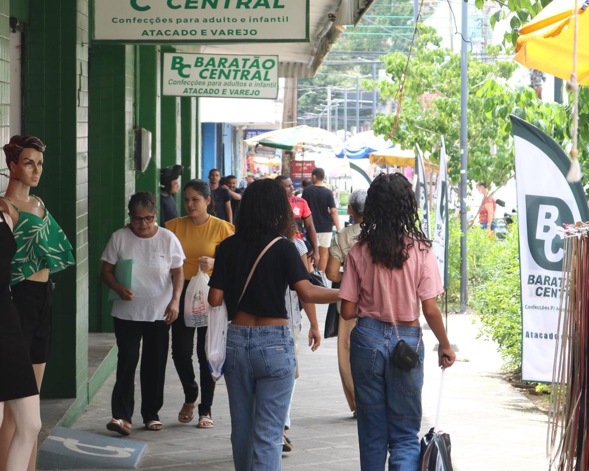 Consumidores contam com funcionamento estendido das lojas na véspera em toda Teresina