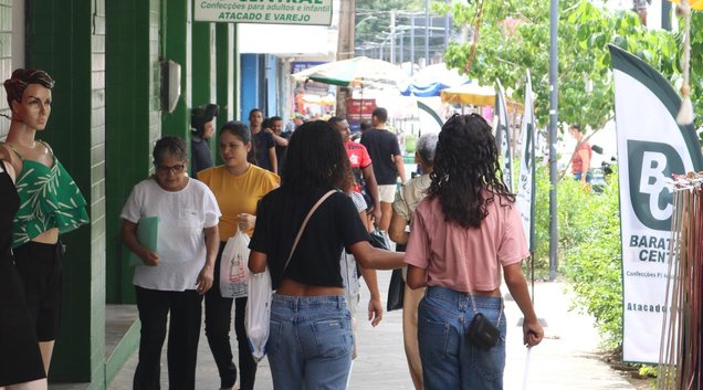 Consumidores contam com funcionamento estendido das lojas na véspera em toda Teresina (Foto: Reprodução)