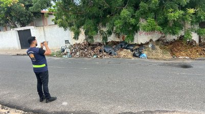 Descarte irregular de lixo em Teresina (Foto: (Foto: Ascom Eturb))