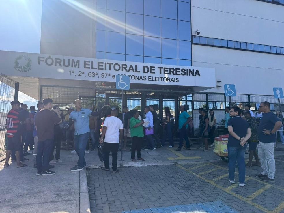 Eleitores enfrentam longas filas nos últimos dias para regularizar título no Piauí