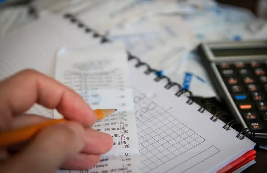 Especialista alerta para aumento de fraudes digitais em períodos de grande procura por programas financeiros