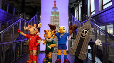 Mascotes da Copa do Mundo da FIFA, Maple, Zayu e Clutch (Foto: CHARLY TRIBALLEAU / AFP)