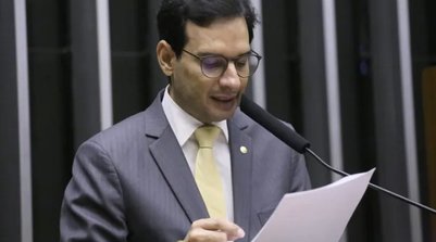Texto segue para votação no Senado (Foto: Kayo Magalhães / Câmara dos Deputados)