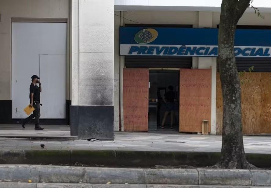 Agência do INSS, no Centro do Rio: Justiça vai decidir quando começa a contagem dos valores atrasados, em casos de ações contra o instituto