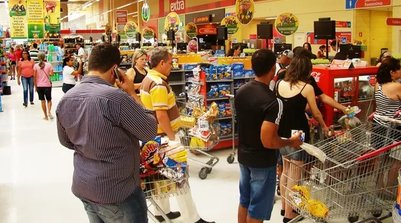 Em 12 meses, IPCA soma 4,72% e fica fora de limite de tolerância (Foto: Gil Oliveira/ G1))