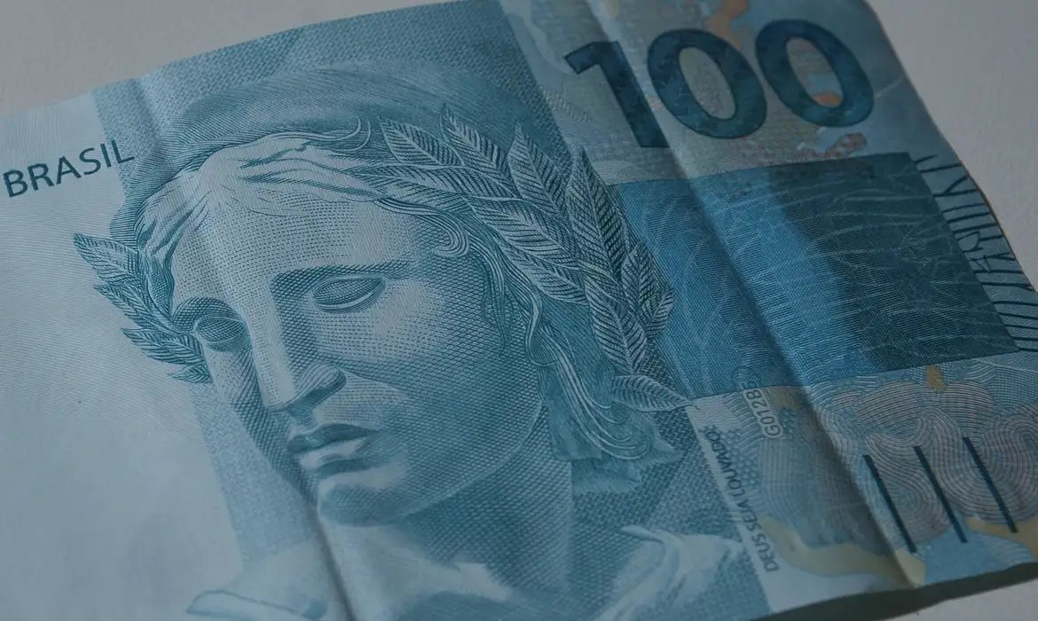 Famílias conseguem descontos para quitar dívidas