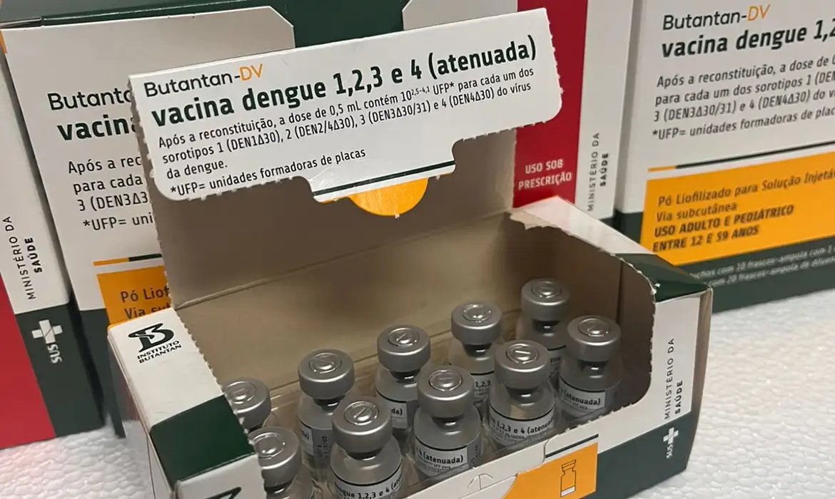 Foram registrados dois óbitos de pessoas que receberam o imunizante