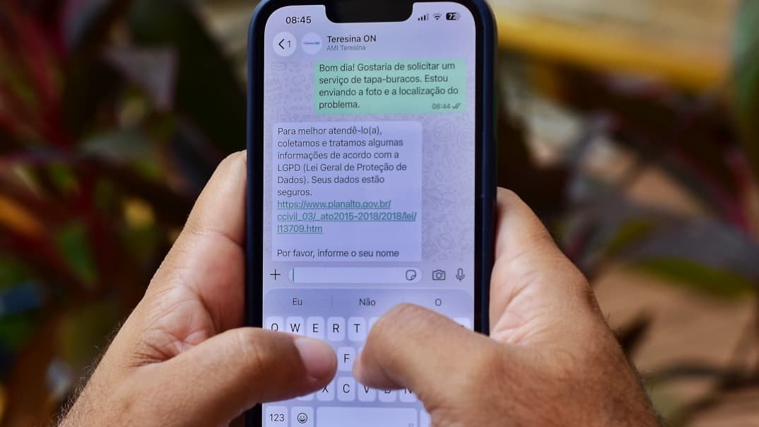 Serviços de tapa-buracos e problemas de iluminação pública pelo WhatsApp