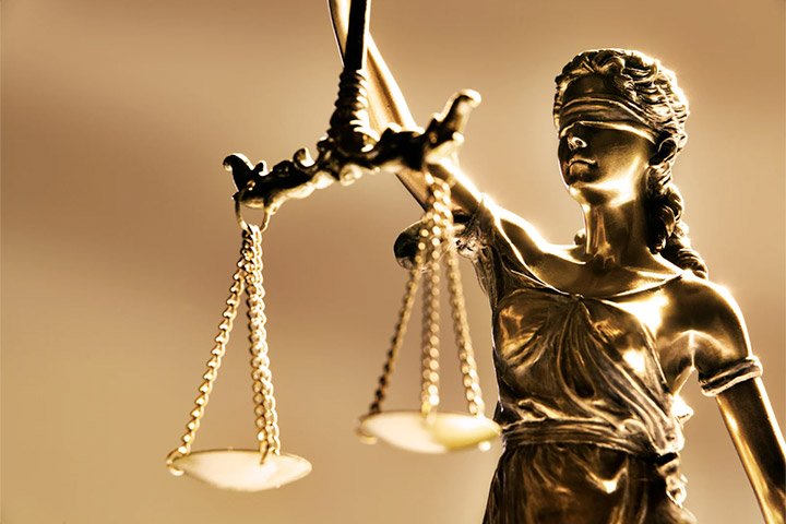 De acordo com a denúncia acolhida pelo Tribunal do Júri,