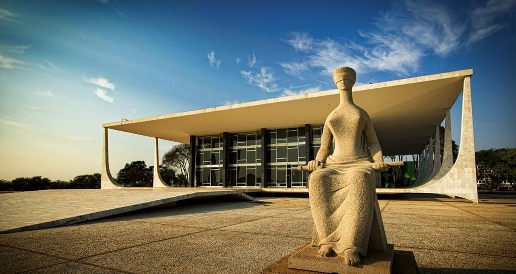 Sessão é relacionada ao caso de calúnia do senador contra Lula
