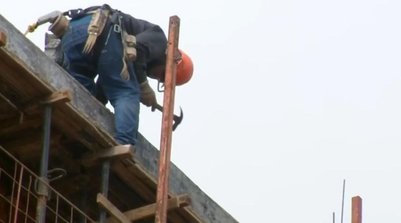 Trabalhador da construção civil (Foto: TV TEM /Reprodução)