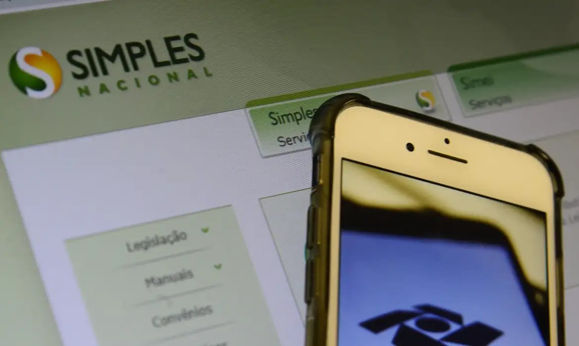 Empresas devem escolher o regime de 1º a 30 do próximo mês