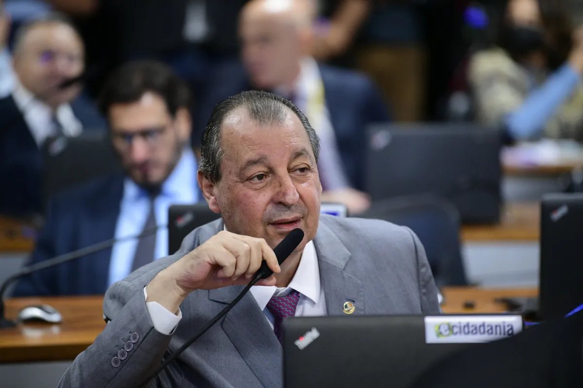 Omar Aziz (PSD-AM) tenta evitar que o texto volte para a Câmara; Lula atua por acordo para avanço antes das eleições
