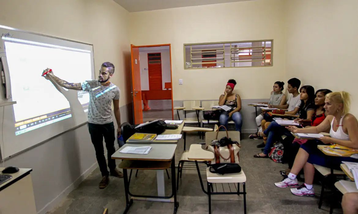 Programa beneficia estudantes da rede pública inscritos no CadÚnico
