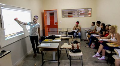 Programa beneficia estudantes da rede pública inscritos no CadÚnico (Foto: Joel Rodrigues/Agência Brasíli)