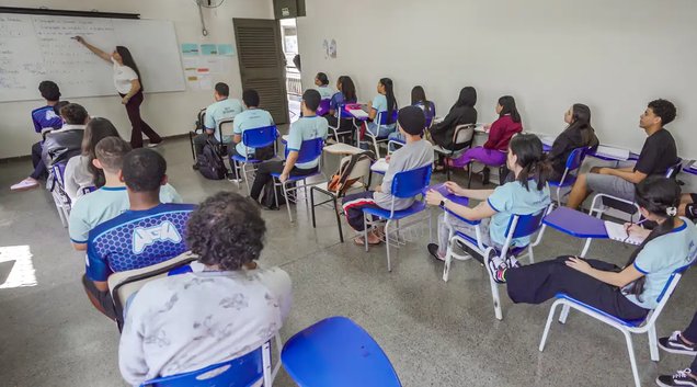Recebem incentivo alunos do ensino médio regular e do programa EJA (Foto: Rafa Neddermeyer/Agência Brasil/ARQUIVO)