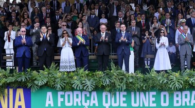 Fachin, Alcolumbre e Motta com Lula no 7 de Setembro (Foto: Foto: Rosinei Coutinho/STF)