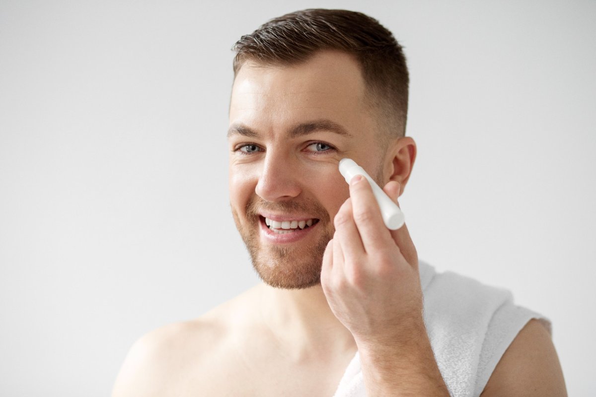 Perda rápida de peso pode favorecer flacidez, redução do volume facial e queda de cabelo