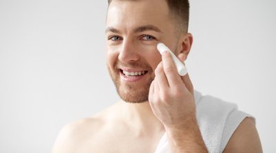 Perda rápida de peso pode favorecer flacidez, redução do volume facial e queda de cabelo (Foto: REPRODUÇÃO)