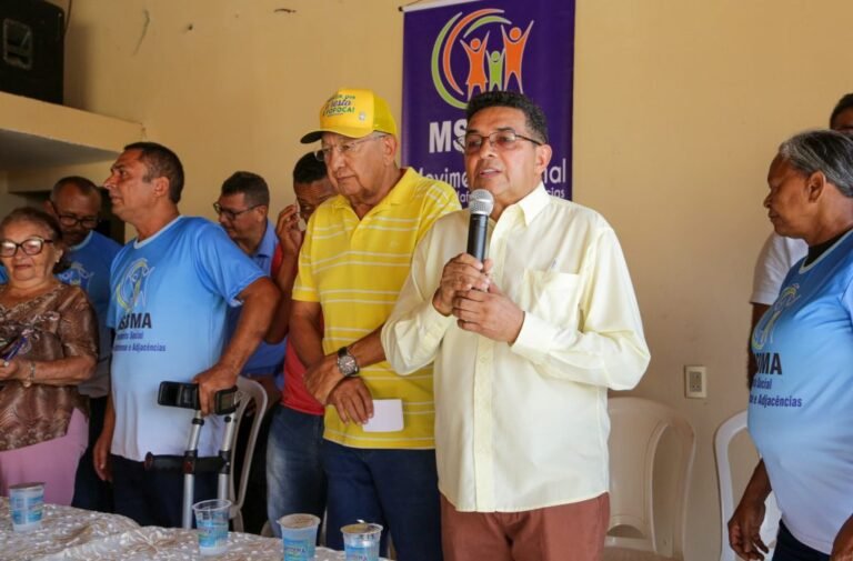 Moradores do Mafrense comemoram com o prefeito Dr. Pessoa a pavimentação asfáltica do bairro