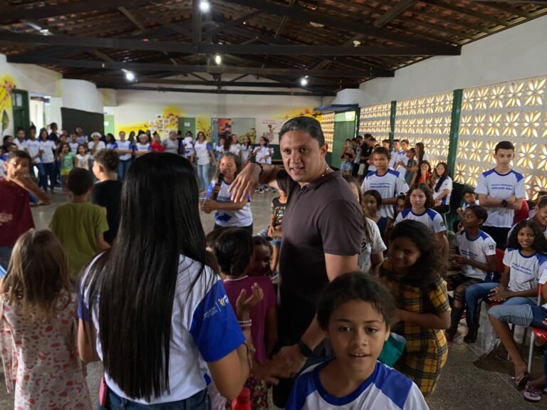 Prefeito Júnior Ribeiro anuncia reforma da Escola Municipal Adelaide Rosa