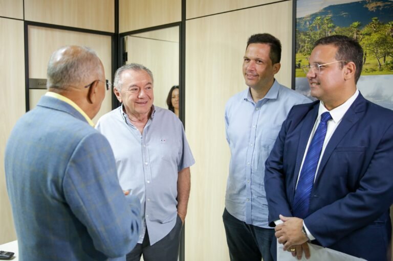 Prefeito de Teresina visita Conselheiro do TCE para tratar sobre ônibus coletivos