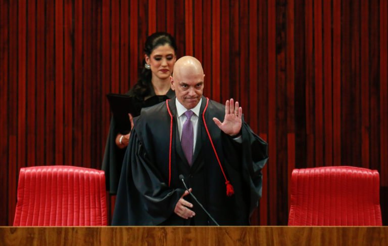 Especialista aponta “equívocos jurídicos” de Moraes contra Musk