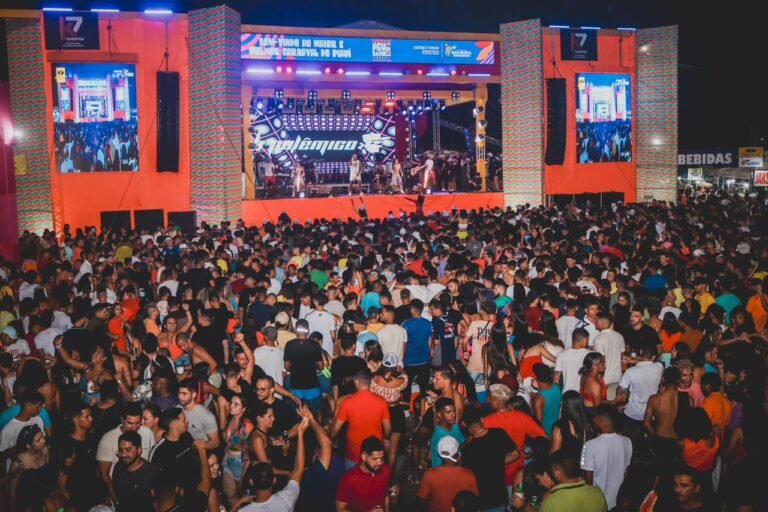 Oh Polêmico agita 3ª noite de Carnaval em Água Branca