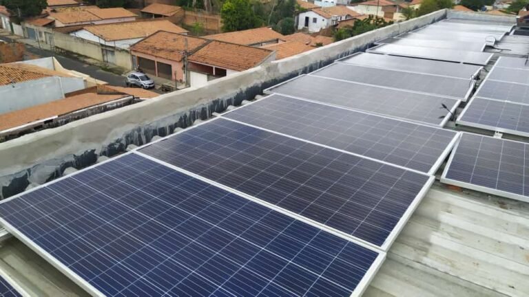 ‘Taxação do sol’: Governo Federal tributa aparato para obter energia solar