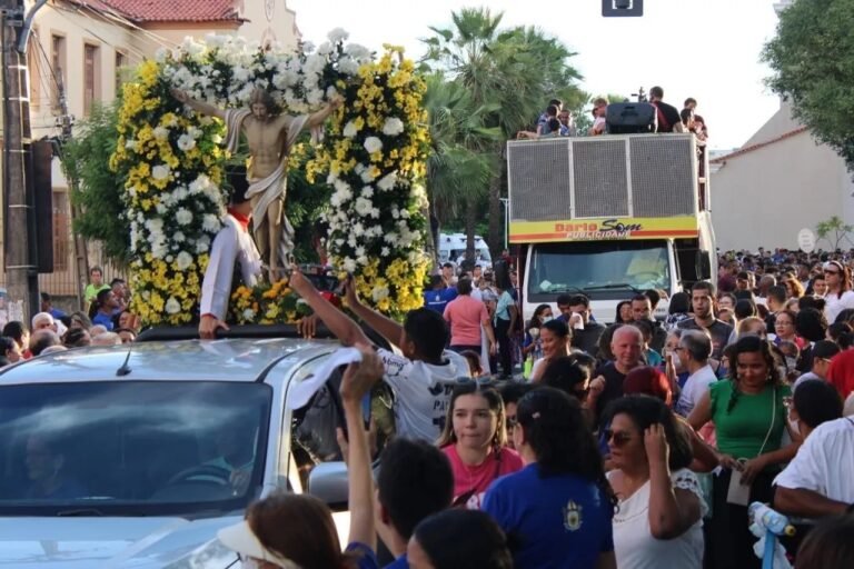 Arquidiocese de Teresina promove grande procissão luminosa no Domingo de Páscoa