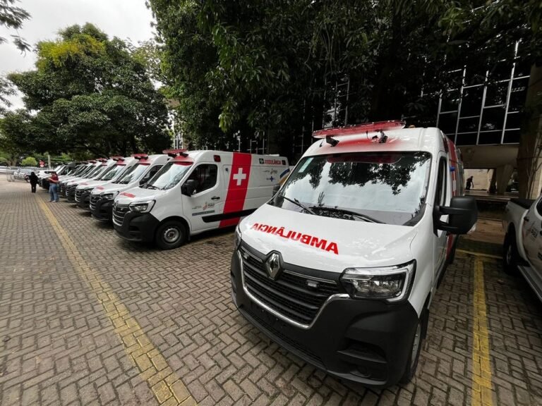 Governo do Piauí entrega 10 novas ambulâncias para hospitais da rede estadual de saúde nesta quarta (17)