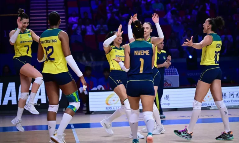 Brasil vence República Dominicana e vai à semifinal no vôlei feminino